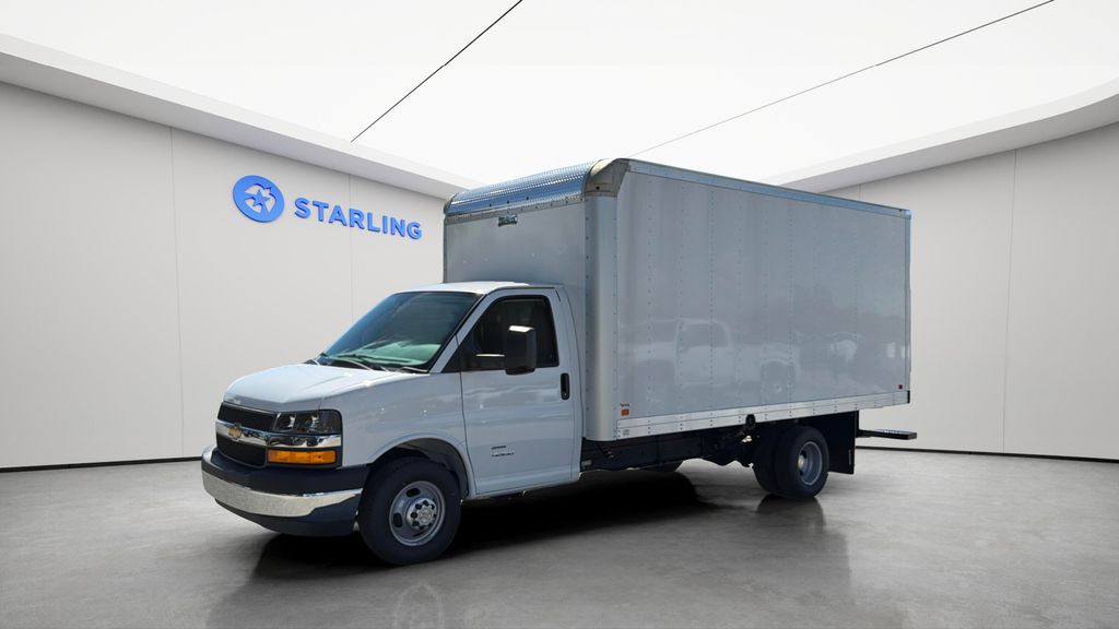 Summit White 2026 Chevrolet Express Chassis Van Rear-Wheel Drive 8-Speed Automatic