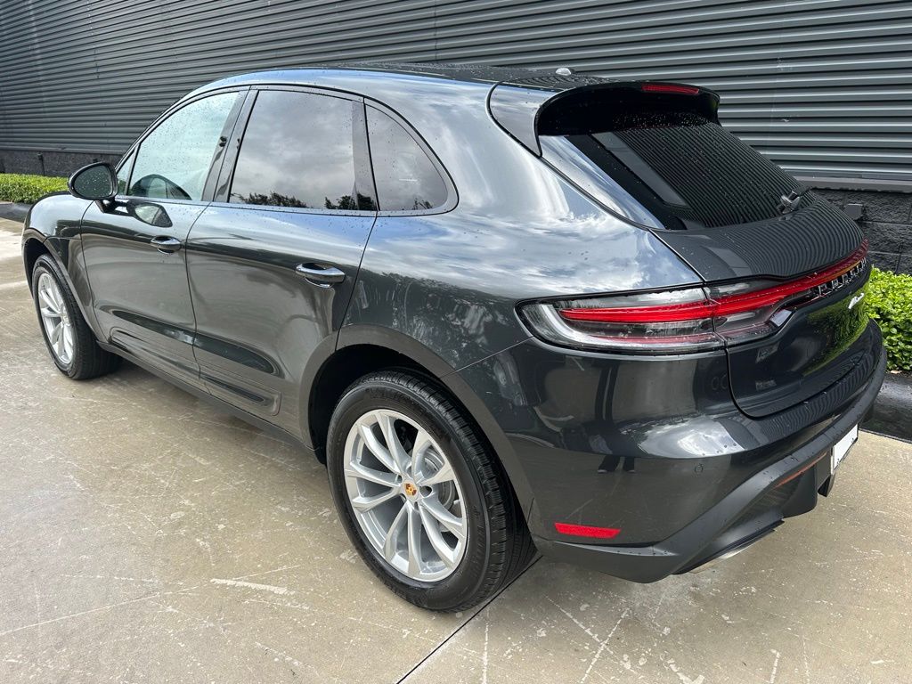 Thumbnail: 2026 Porsche Macan - 3