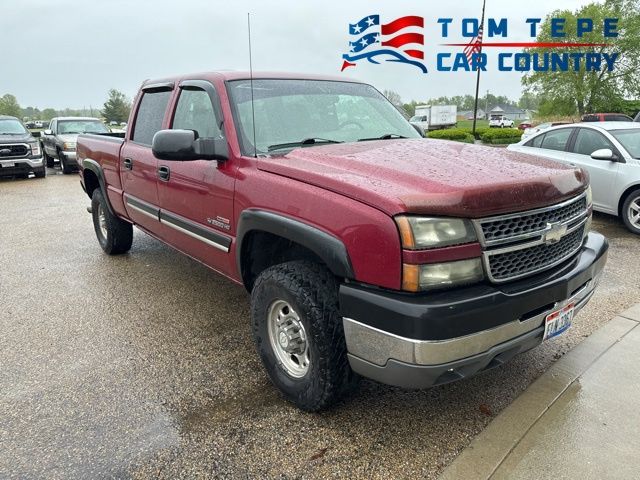 2005 Chevrolet Silverado 2500HD Rojo (Sport Red Metallic) Camioneta Todo terreno 5 velocidades Automática