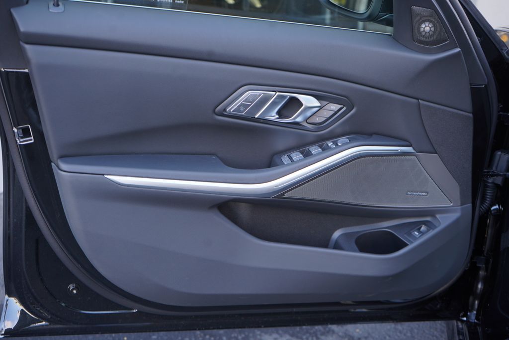 Thumbnail: 2025 BMW 3 Series - 8