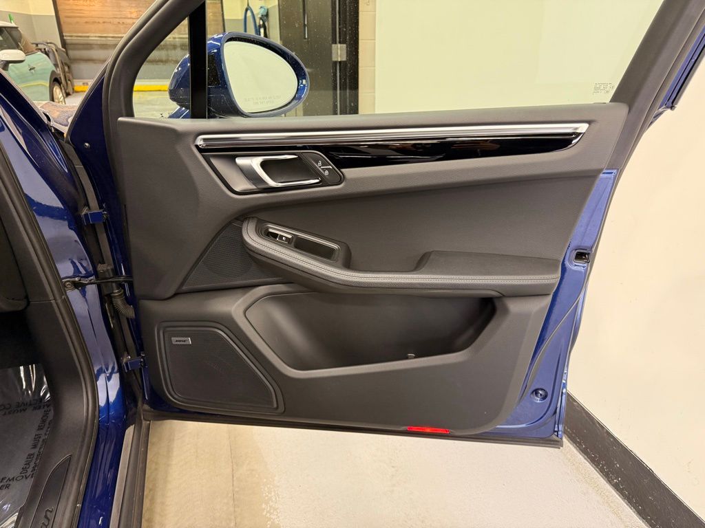 Thumbnail: 2022 Porsche Macan - 27