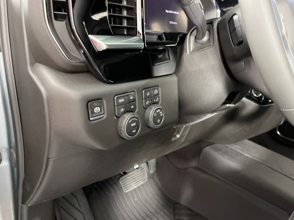 Thumbnail: 2026 Chevrolet Silverado 1500 - 22