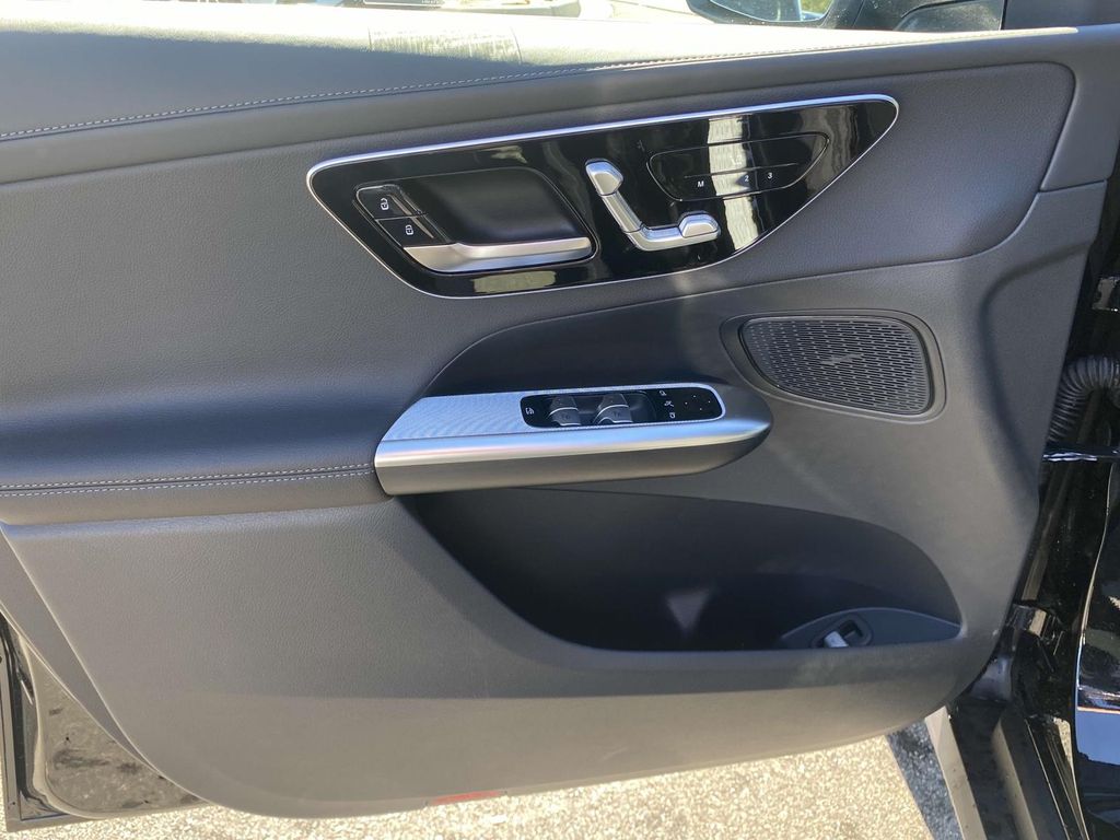 Thumbnail: 2025 Mercedes-Benz GLC - 18