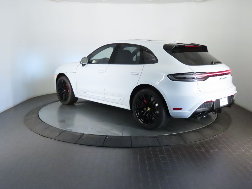 Thumbnail: 2026 Porsche Macan - 3