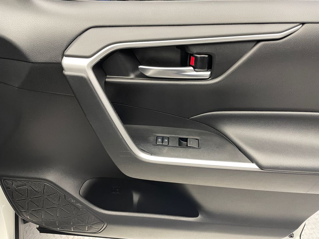 2022 Toyota RAV4 XLE 15