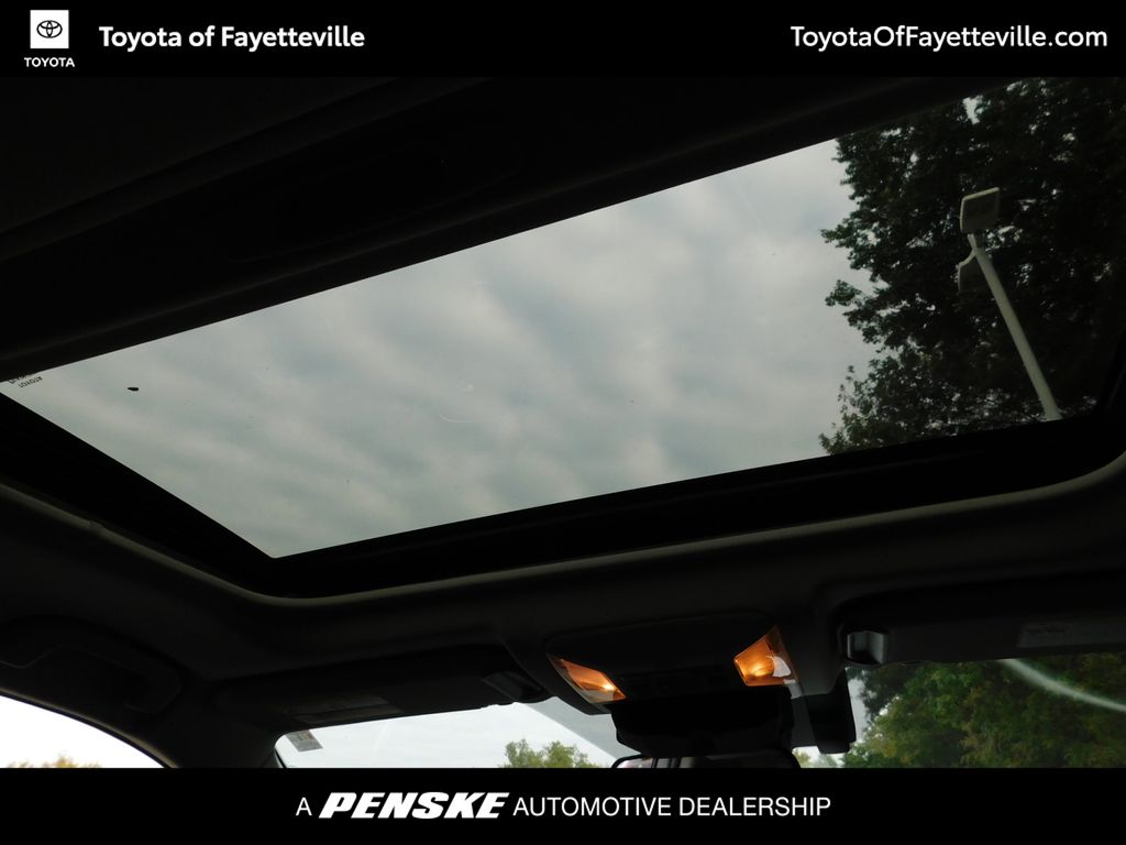 Thumbnail: 2019 Toyota RAV4 - 6