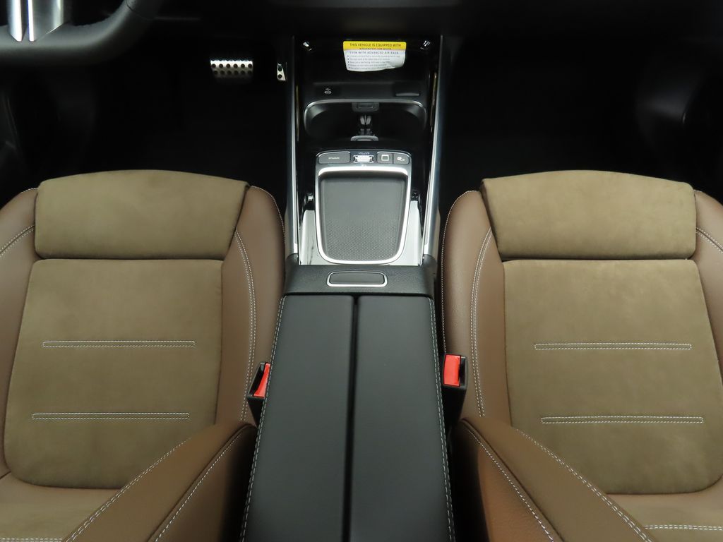 Thumbnail: 2025 Mercedes-Benz GLB - 16