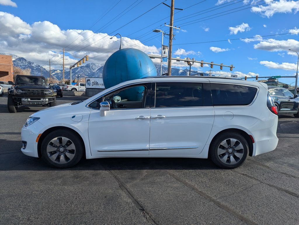 2018 Chrysler Pacifica Hybrid Limited 8