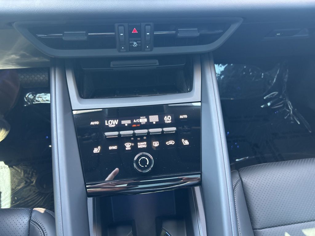 Thumbnail: 2025 Porsche Macan - 15