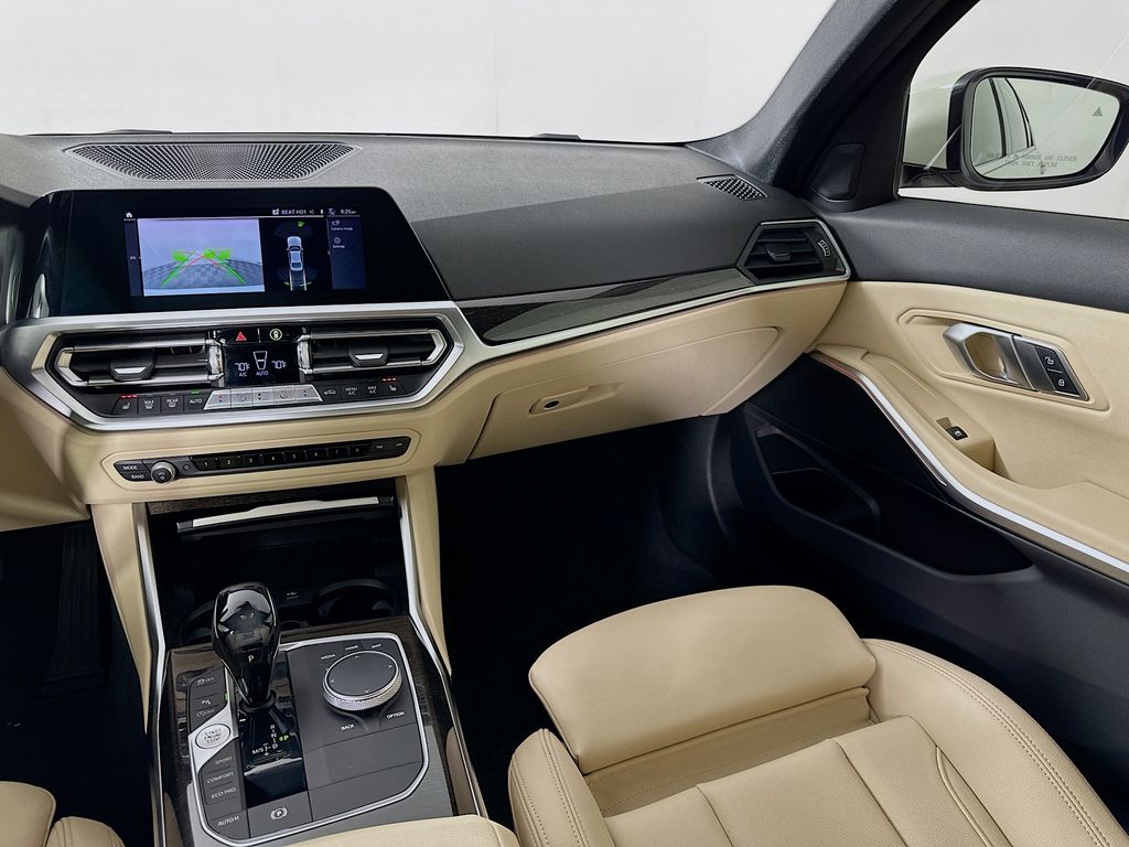 Thumbnail: 2021 BMW 3 Series - 24