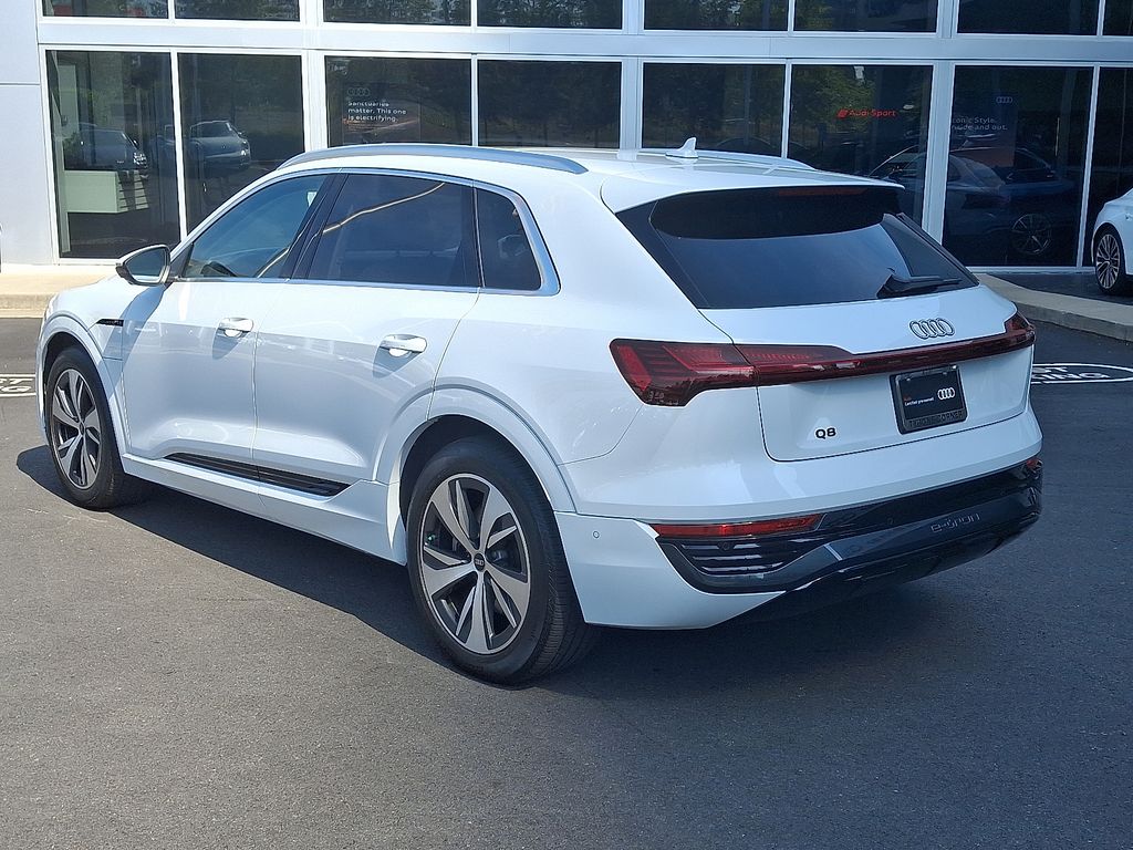2024 Audi Q8 e-tron Premium Plus 6