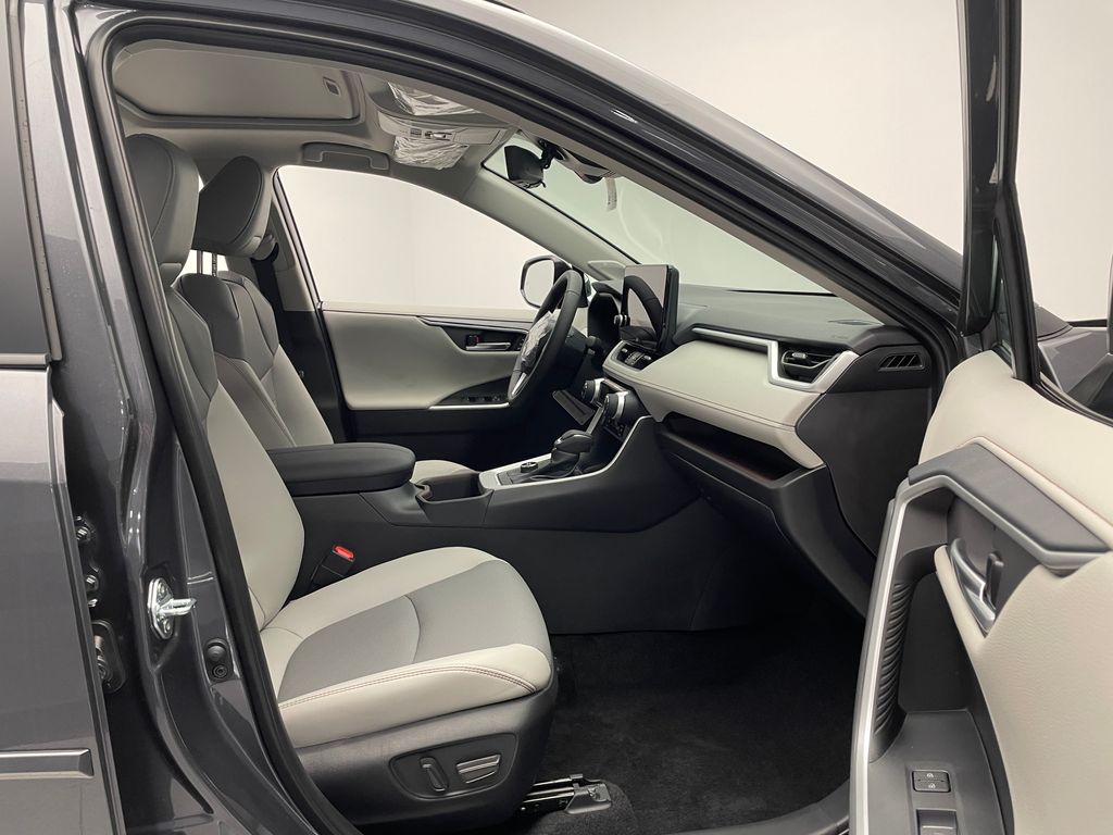 Thumbnail: 2025 Toyota RAV4 - 17