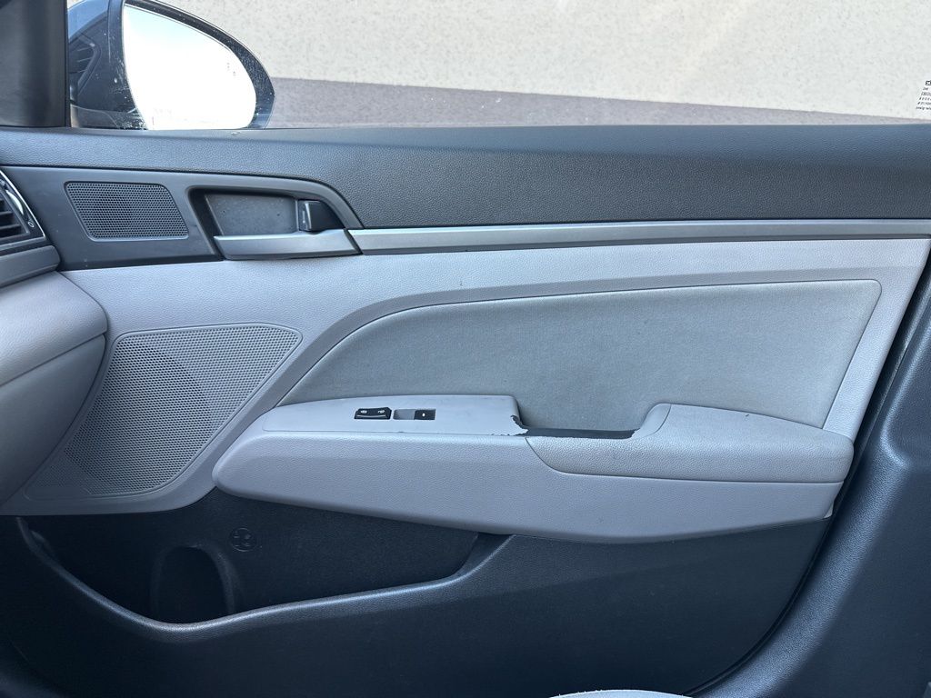 Thumbnail: 2018 Hyundai Elantra - 13
