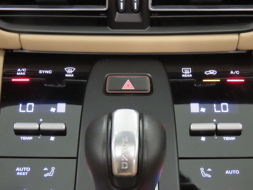 Thumbnail: 2025 Porsche Macan - 25