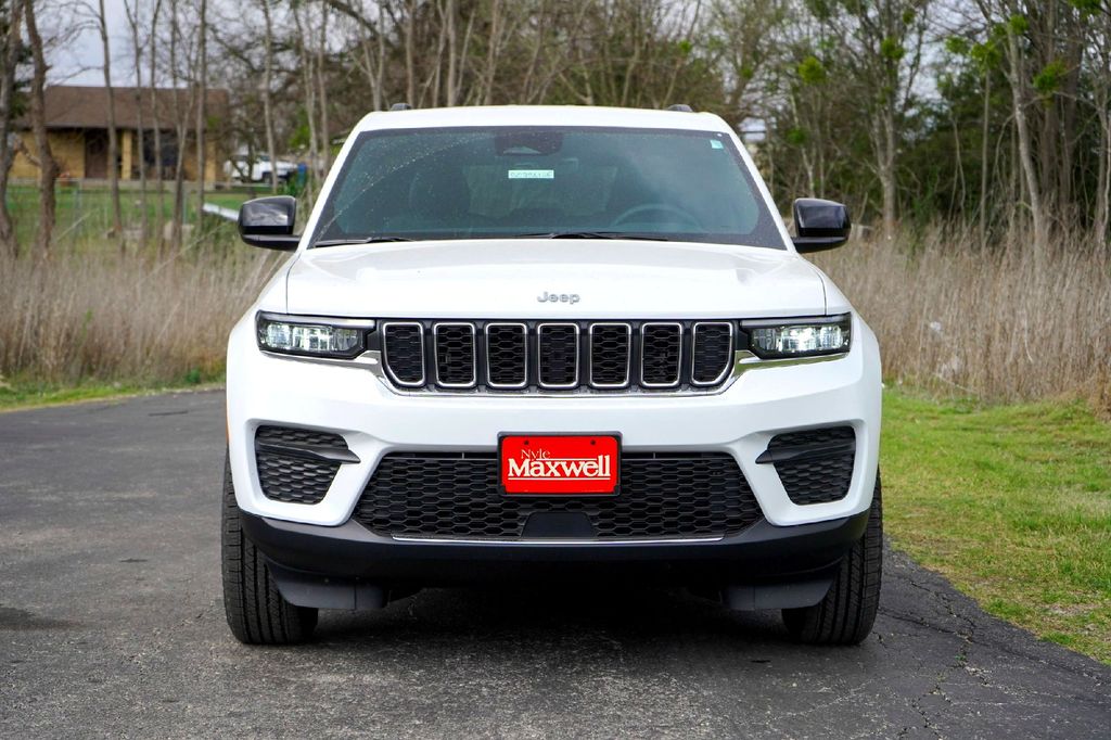 New Car 2025 Jeep Grand Cherokee  Laredo For Sale Under $30,000 In Taylor, Texas