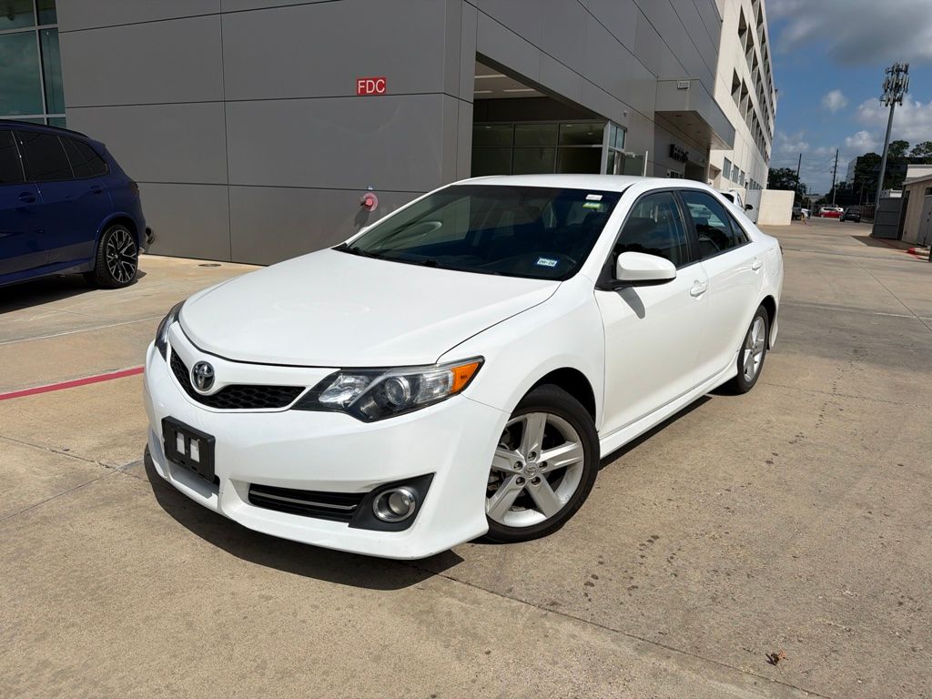 2013 Toyota Camry SE White at Emmons Autoplex
