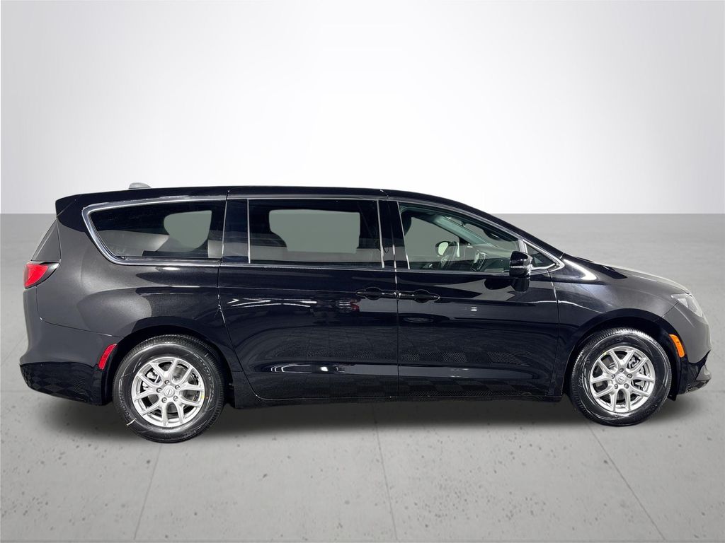 2026 Chrysler Voyager LX