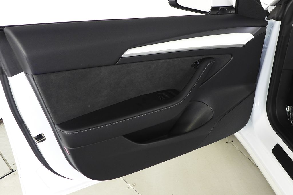 Thumbnail: 2022 Tesla Model 3 - 11