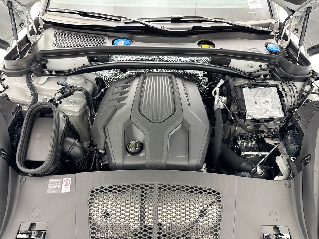 Thumbnail: 2026 Porsche Macan - 29
