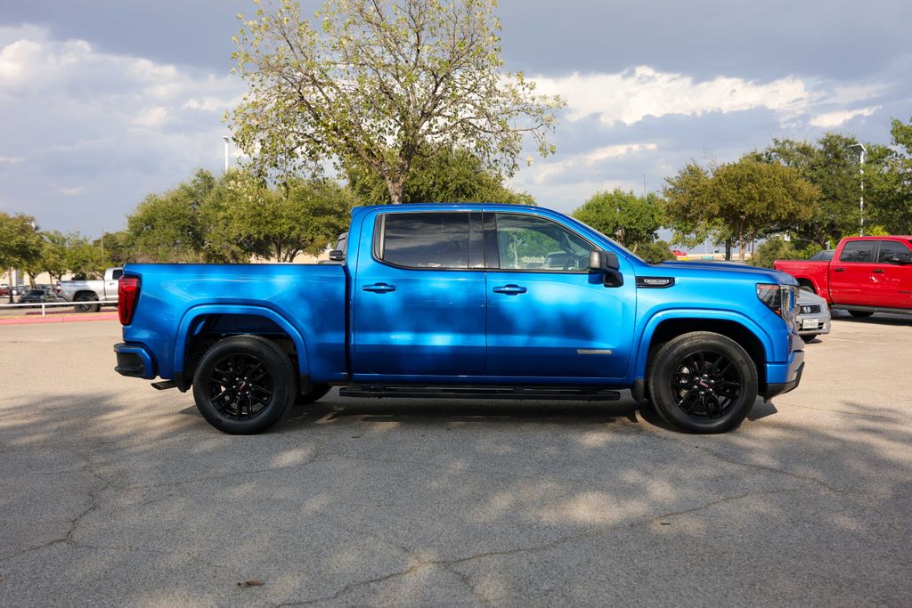 Used 2022 Blue GMC Elevation image 8