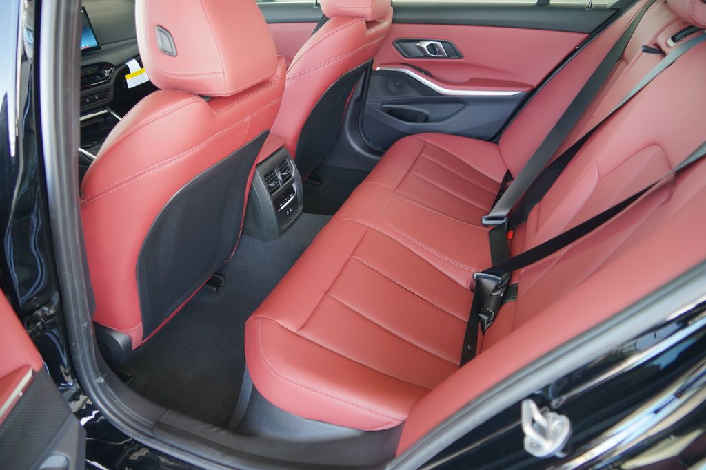 Thumbnail: 2026 BMW 3 Series - 18