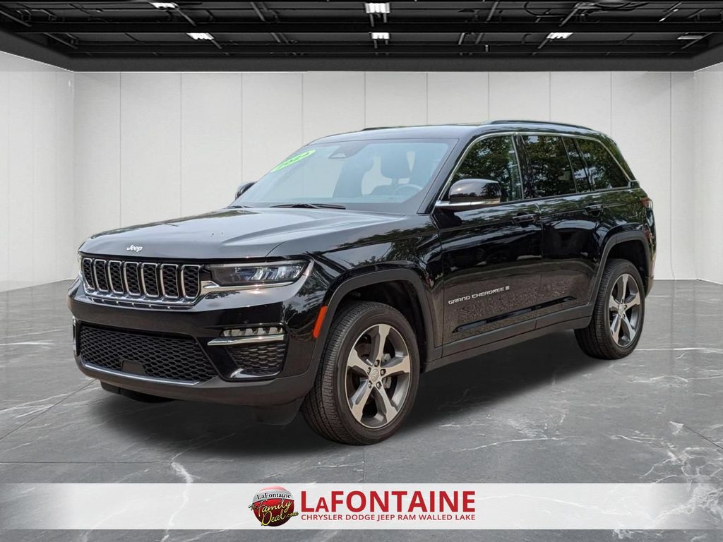 Diamond Black 2024 Jeep Grand Cherokee SUV / Crossover Four-Wheel Drive 8-Speed Automatic