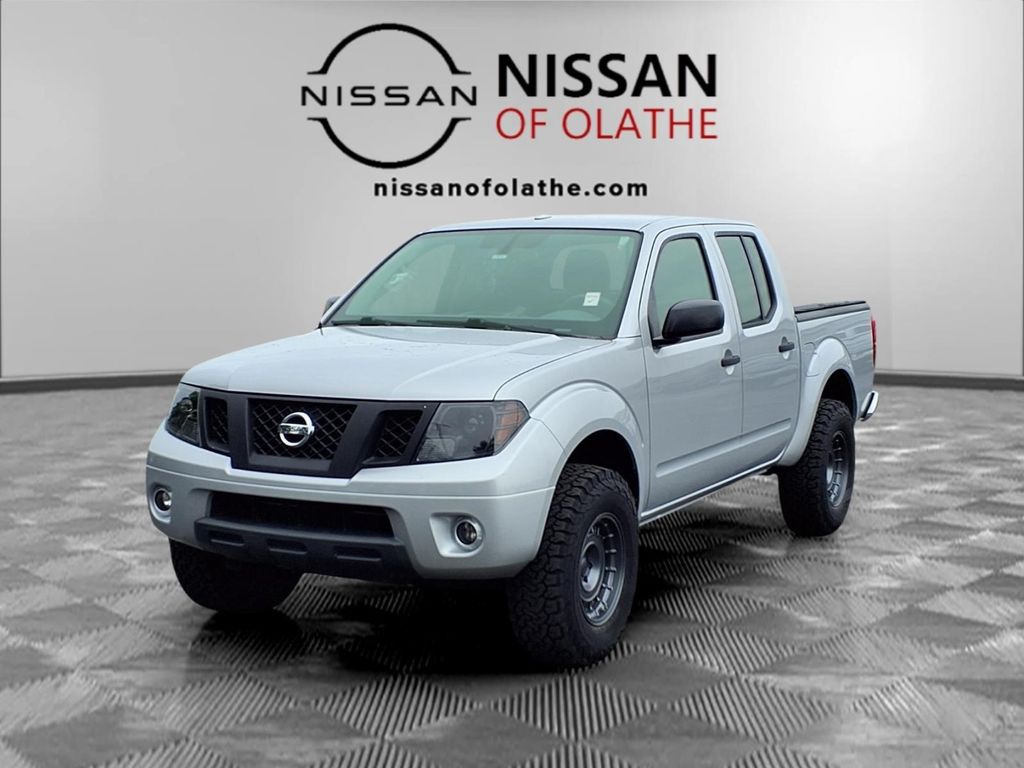 Brilliant Silver 2016 Nissan Frontier SV Crew Cab 4WD Pickup Truck Four-Wheel Drive 5-Speed Automatic Overdrive