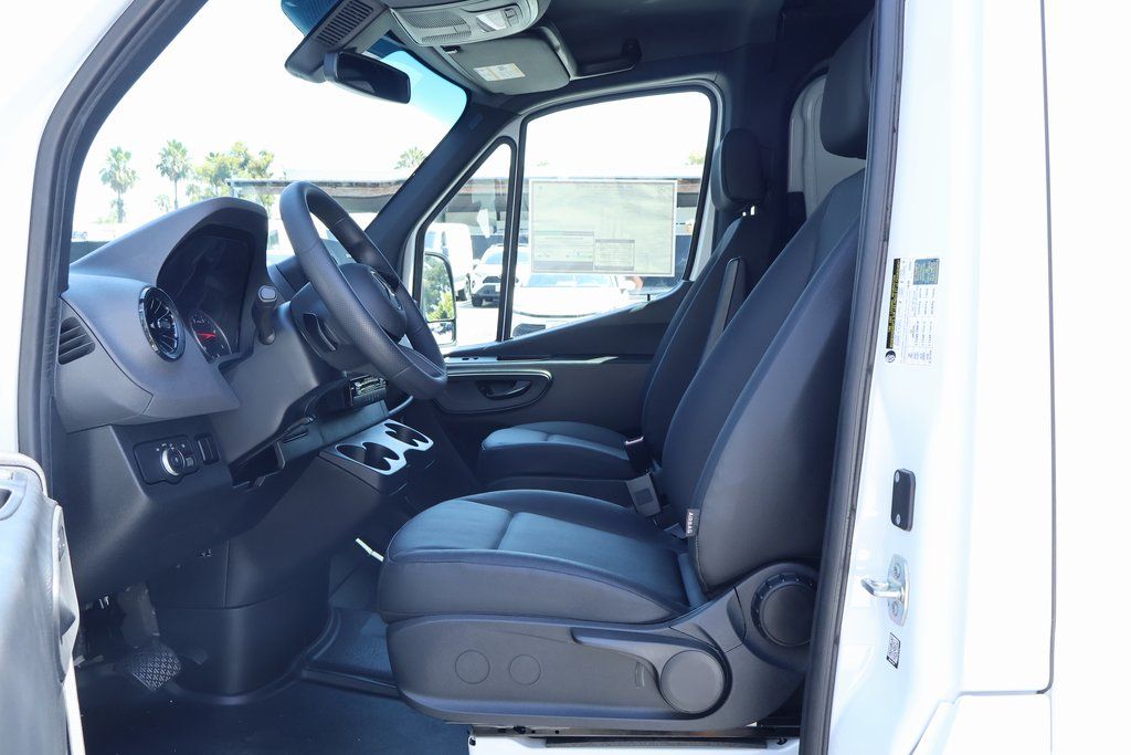 Thumbnail: 2025 Mercedes-Benz Sprinter - 6