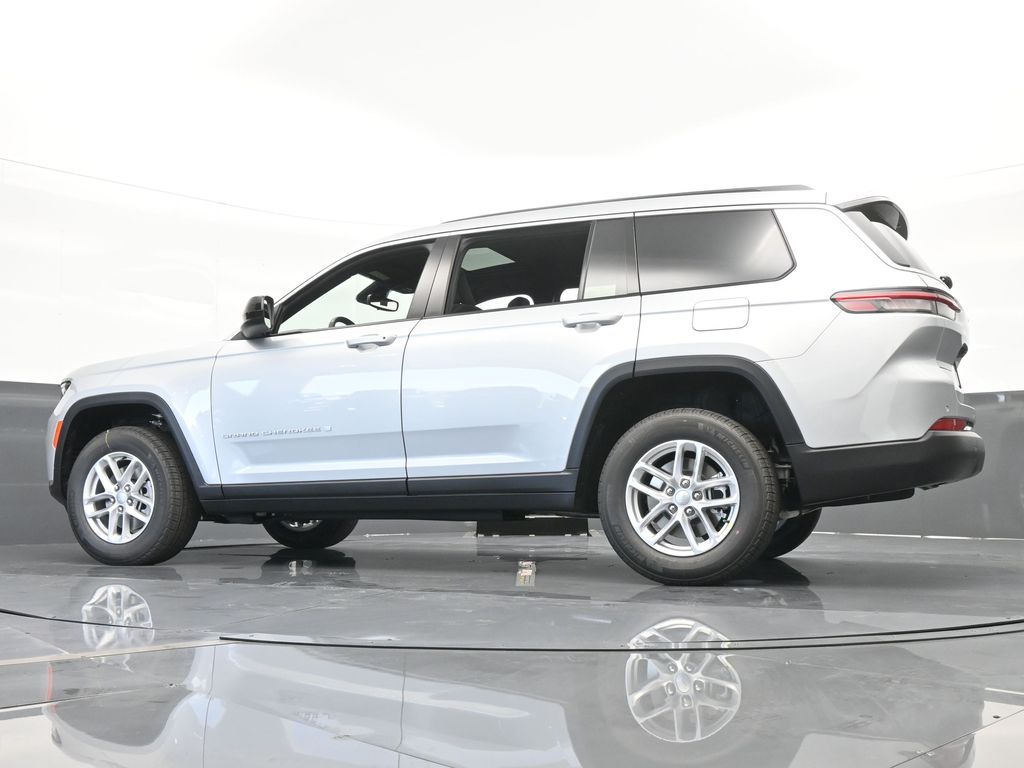 Used 2024 Silver Zynith Jeep Laredo image 49