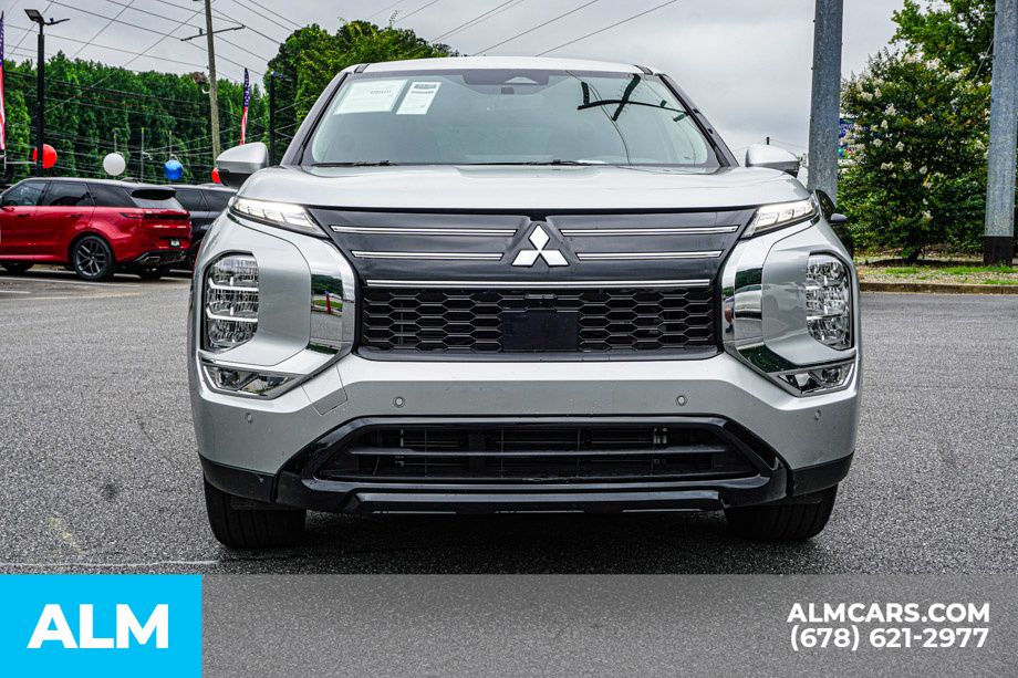 Used 2025 Silver Mitsubishi SE image 10