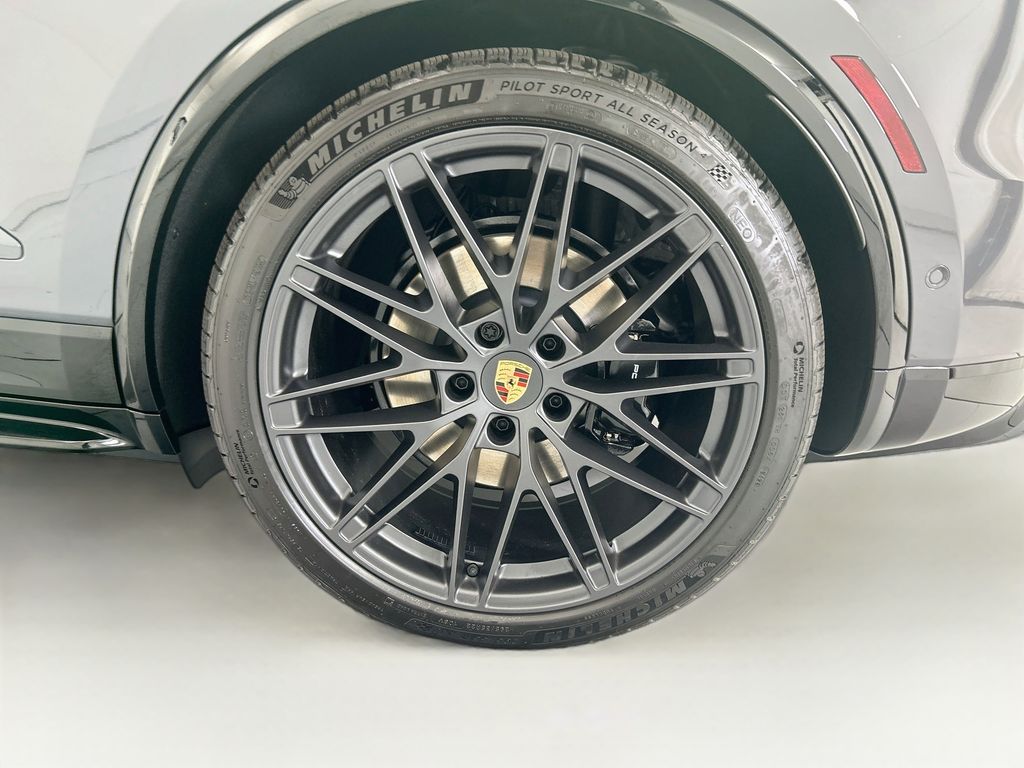 Thumbnail: 2026 Porsche Macan - 31