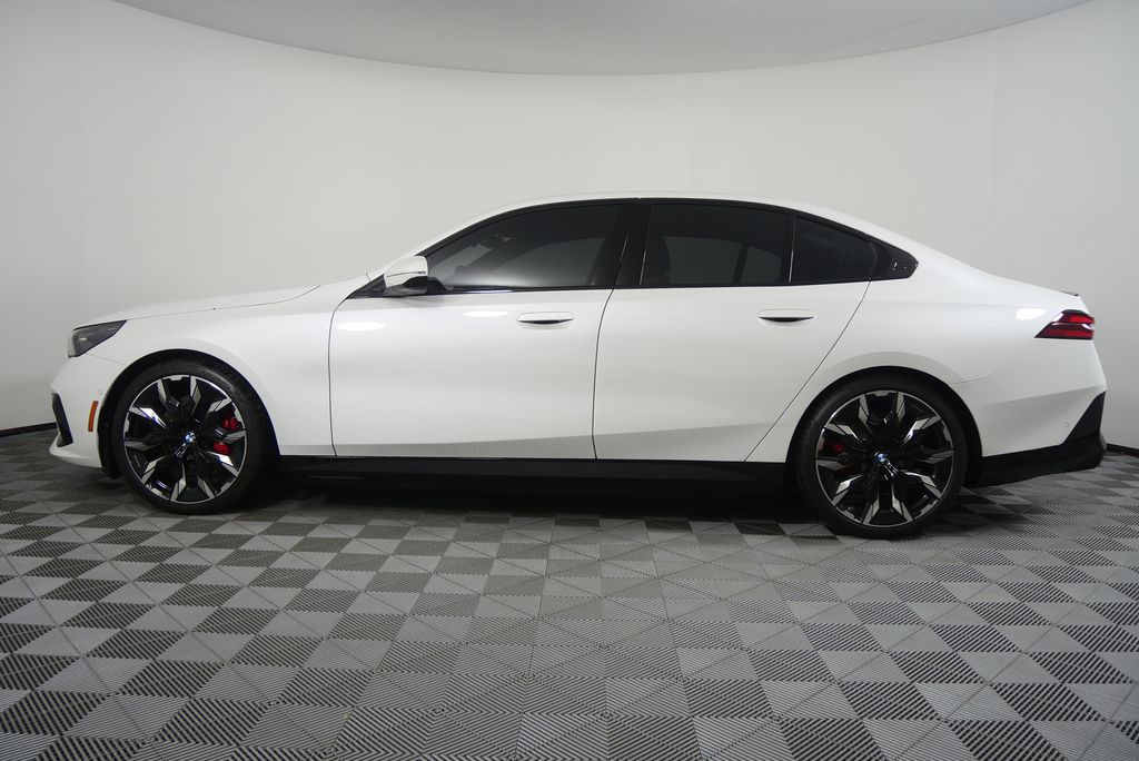 Thumbnail: 2026 BMW i5 - 6