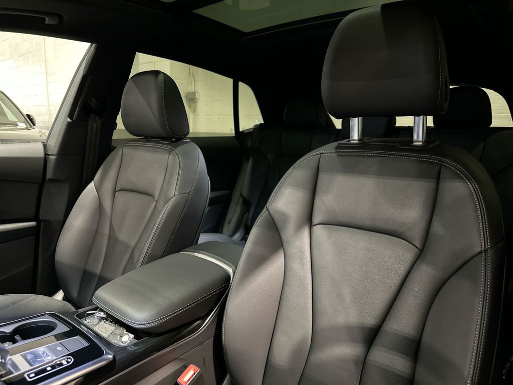 Thumbnail: 2025 Audi Q8 - 10