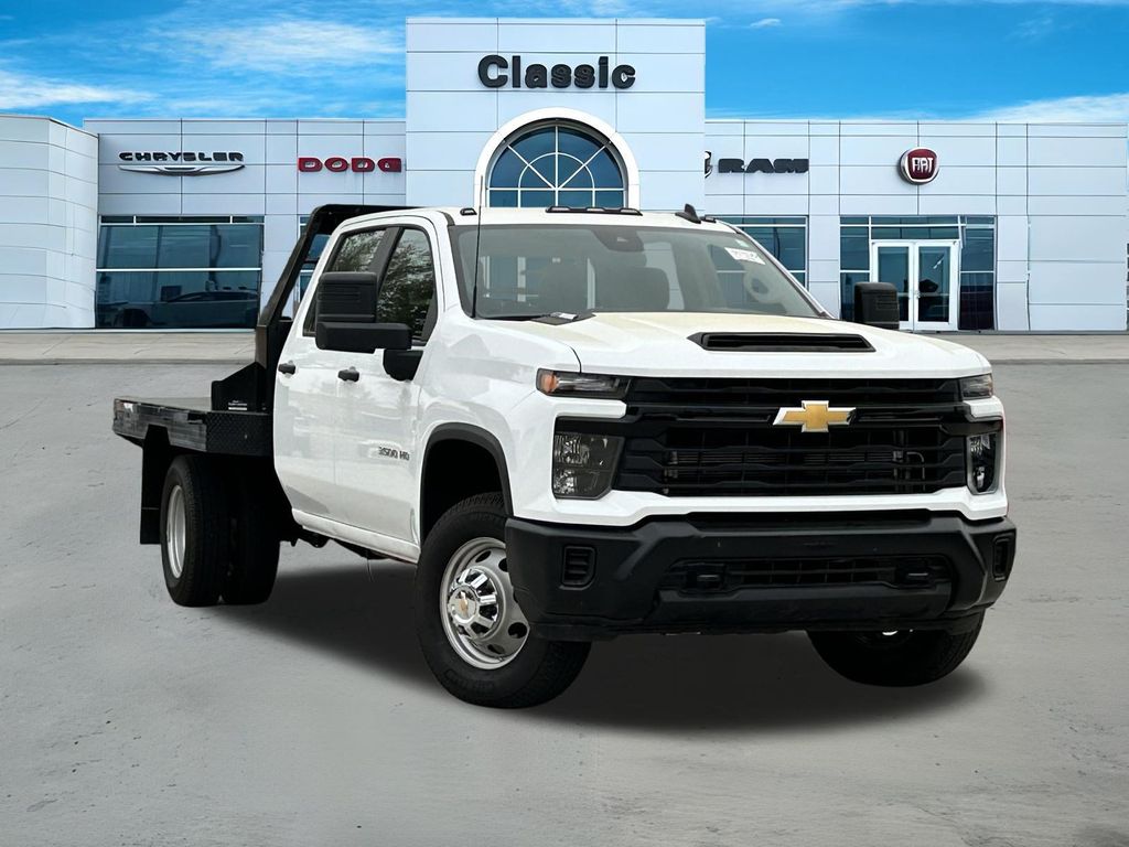 Summit White 2025 Chevrolet Silverado 3500HD Pickup Truck Four-Wheel Drive Automatic