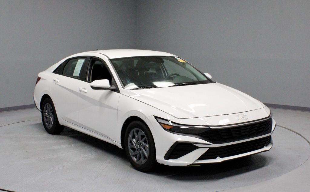 2024 Hyundai Elantra Blanco (Serenity White) Sedán Tracción delantera Transmisión variable continua