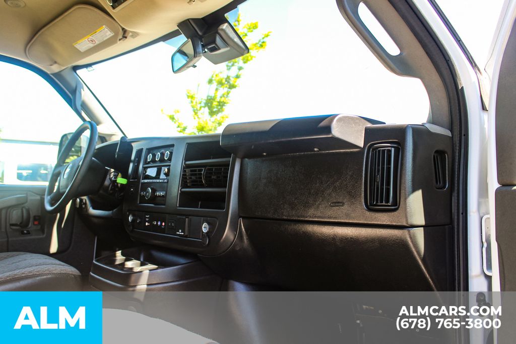 Used 2025 White Chevrolet LT image 22