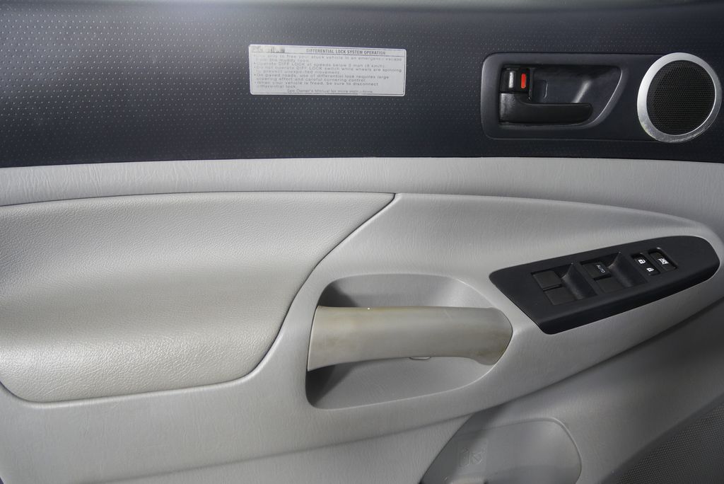 2013 Toyota Tacoma PreRunner 9