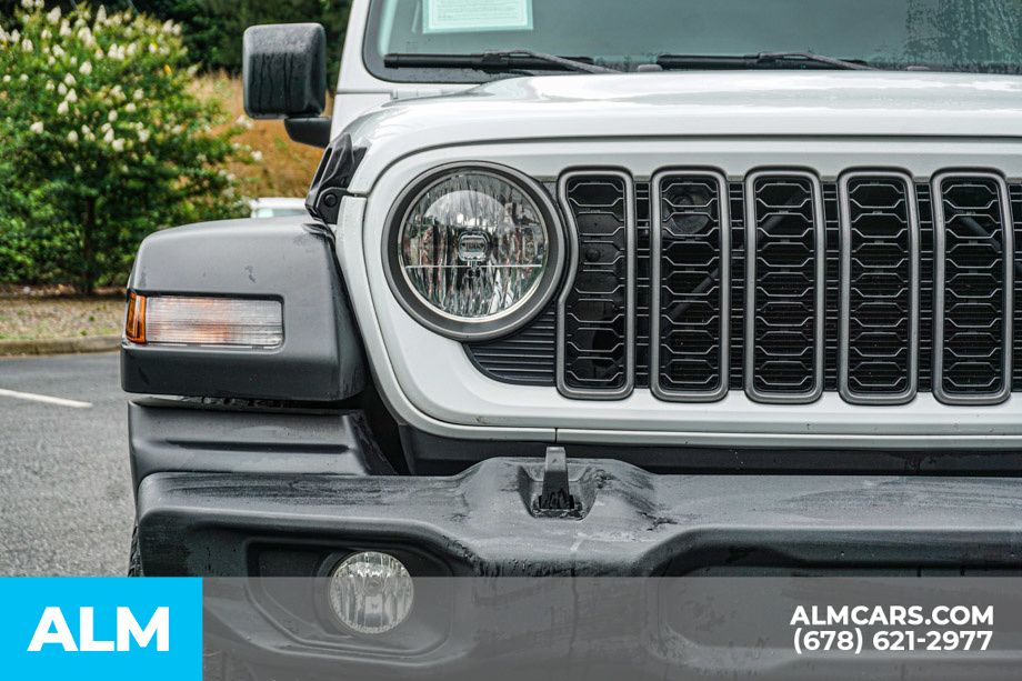 Used 2025 White Jeep Sport S image 12