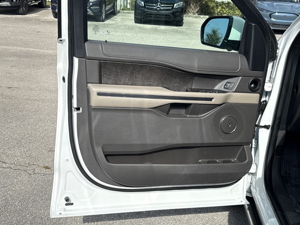 2021 Star White Metallic Tri-Coat Ford Expedition Max Limited RWD SUV