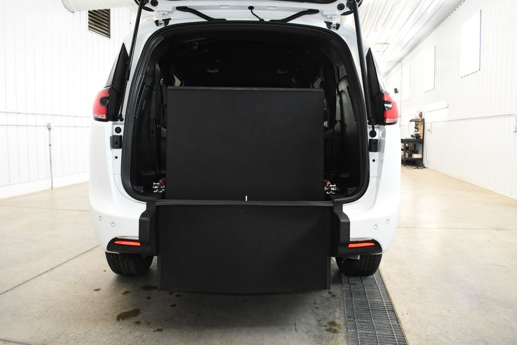 Used 2026 White Chrysler Select image 8