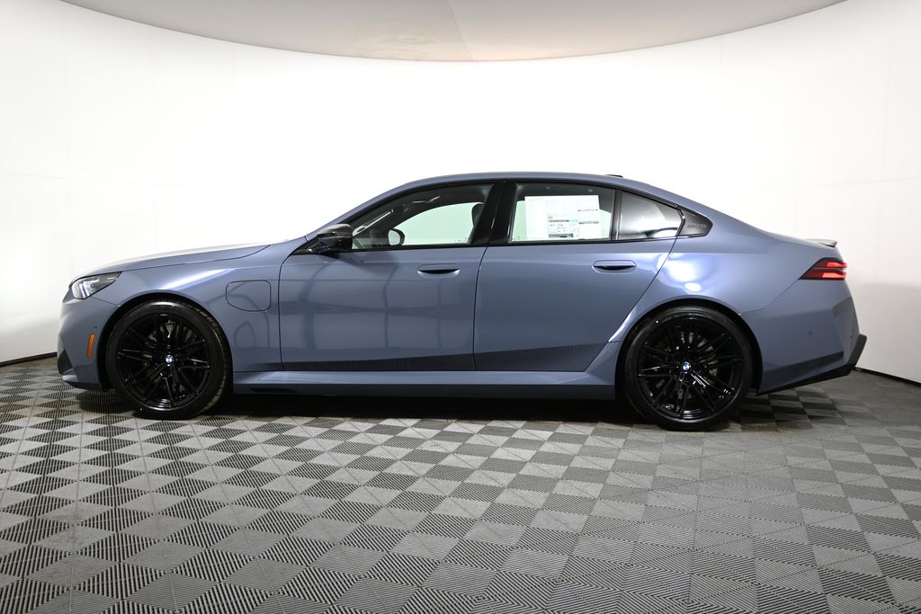 Thumbnail: 2026 BMW M5 - 2