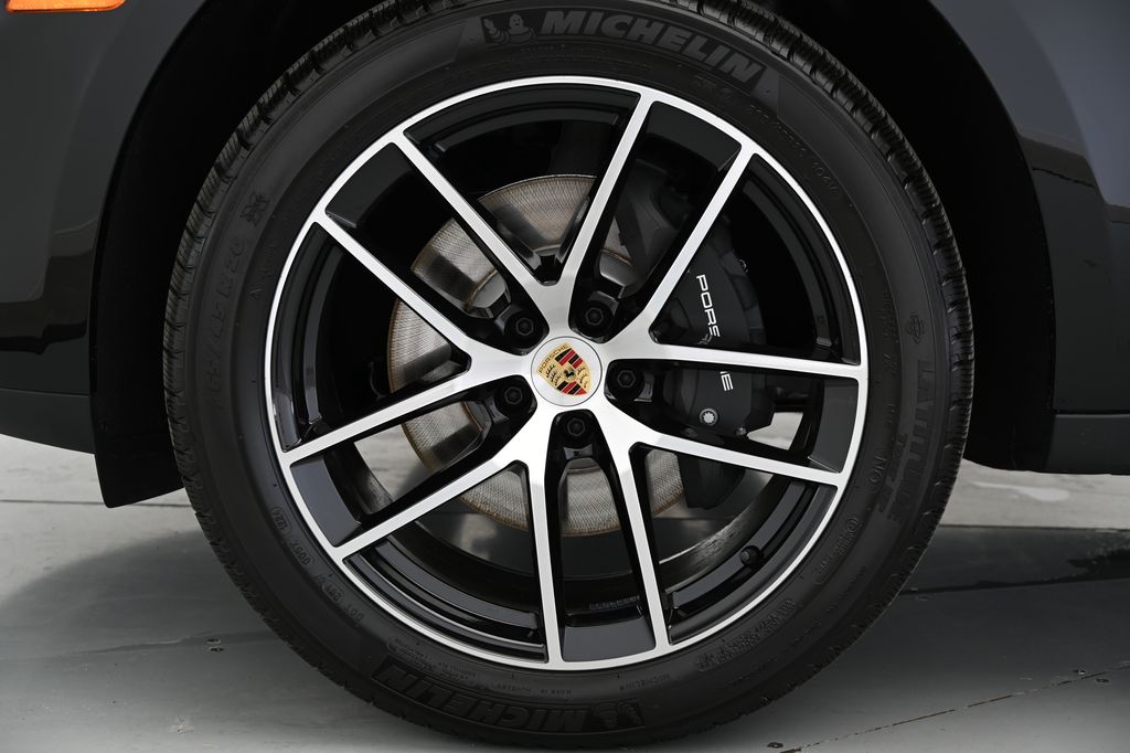 2024 Porsche Macan  17