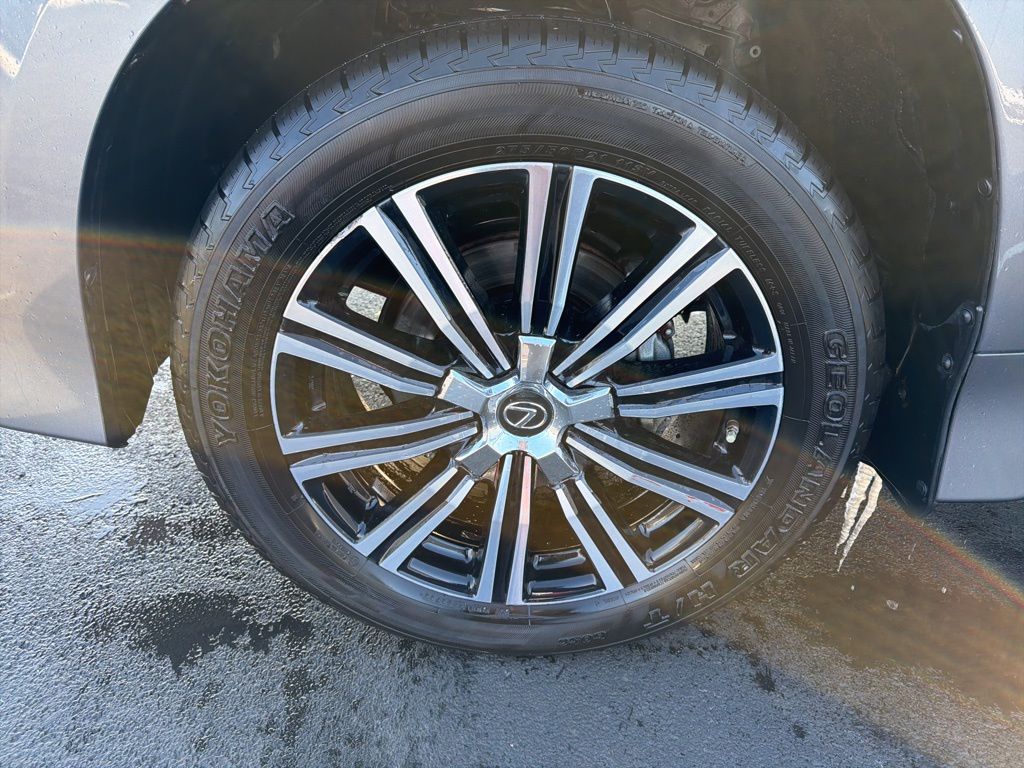 Thumbnail: 2020 Lexus LX - 10