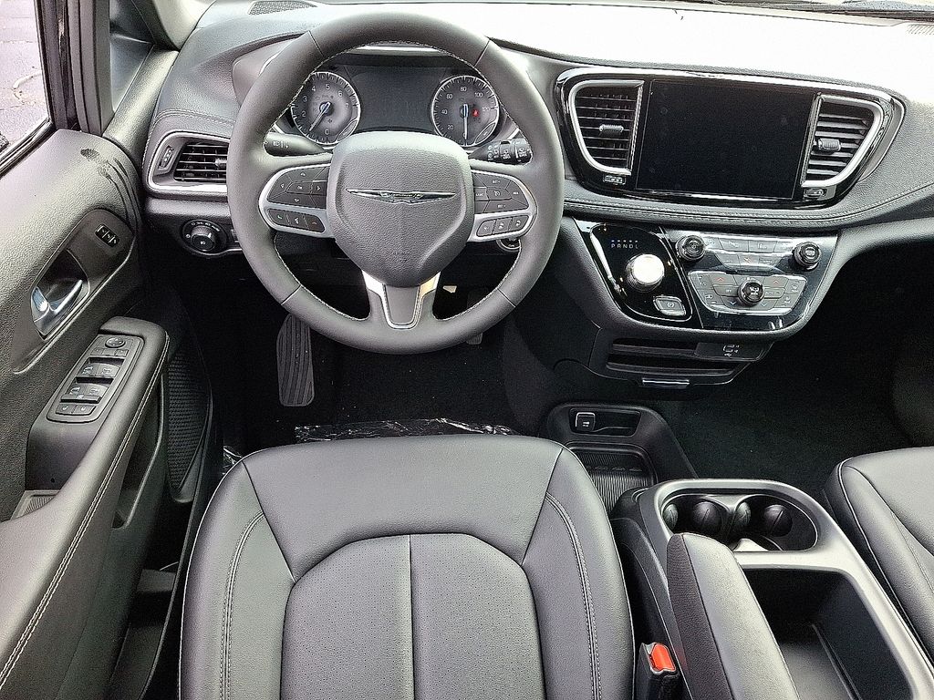 New 2026 Chrysler Pacifica Van