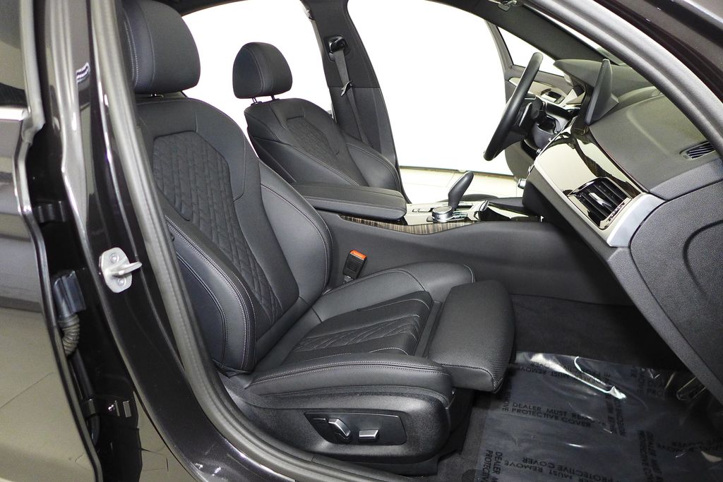 Thumbnail: 2023 BMW 5 Series - 18