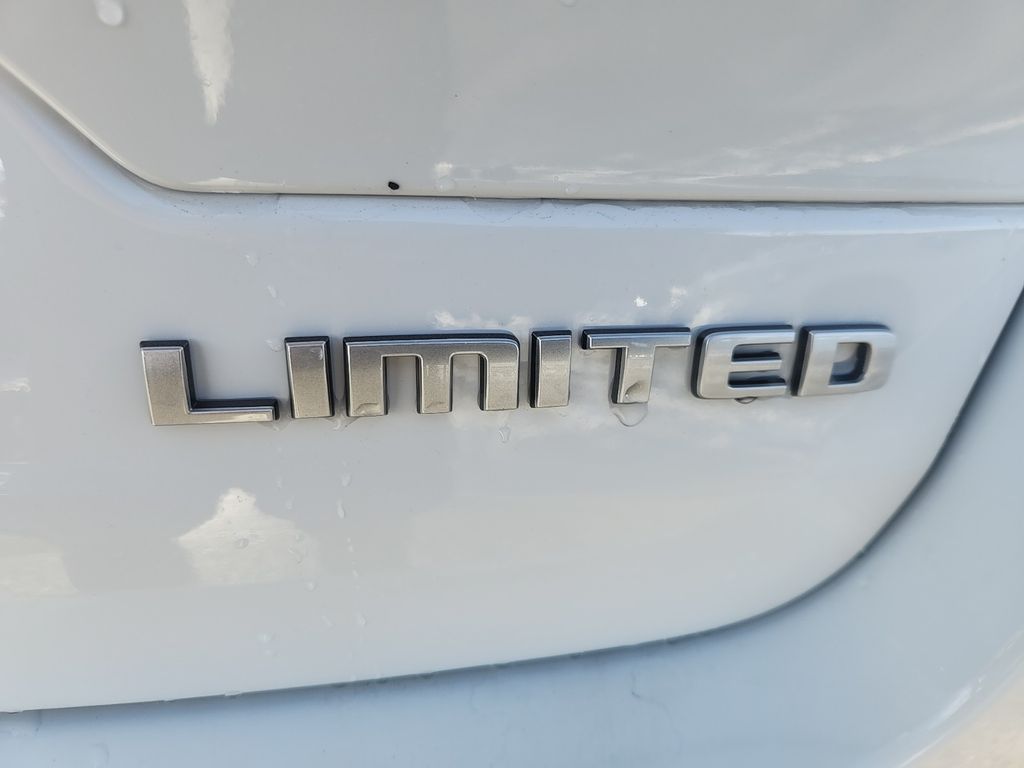 new 2025 Jeep Grand Cherokee car, priced at $47,990