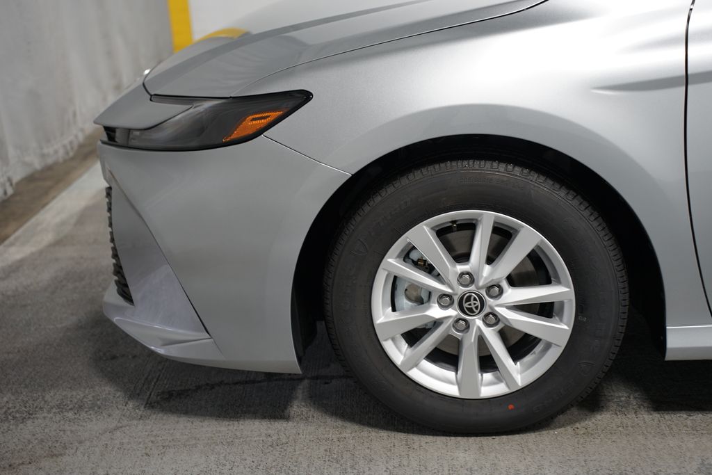 2025 Toyota Camry LE 5