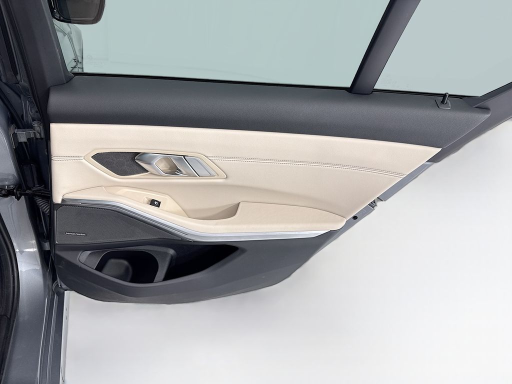 Thumbnail: 2023 BMW 3 Series - 26