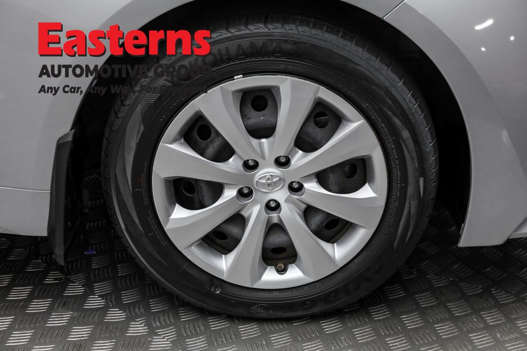 Used 2022 Silver Toyota LE image 29