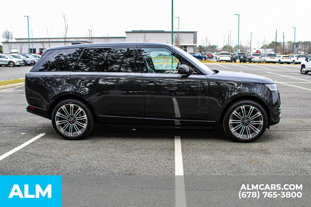 Used 2023 Gray Land Rover SE image 9
